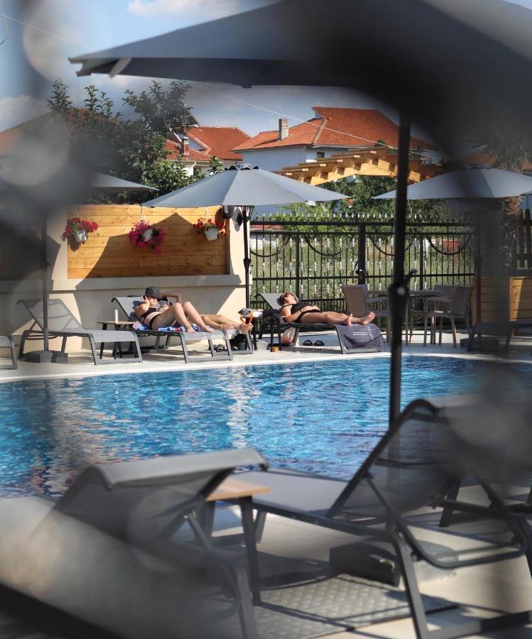 Hotel Bujtina Siar Pogradec Exterior foto